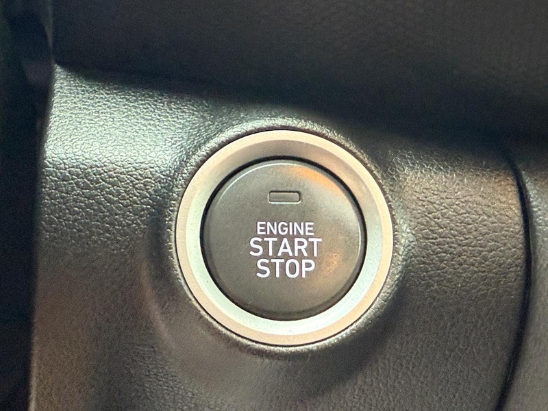 Hyundai Kona Vehicle Full-screen Gallery Image 16