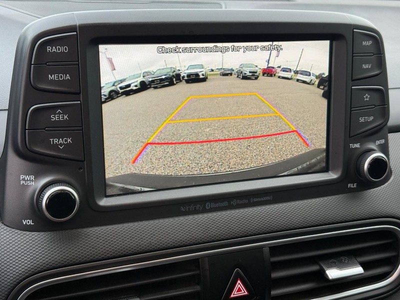 Hyundai Kona Vehicle Full-screen Gallery Image 18