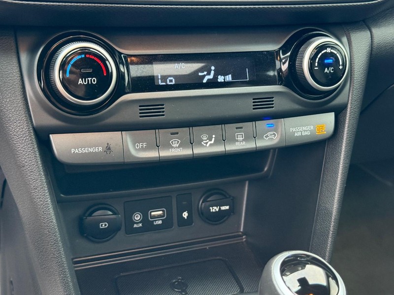 Hyundai Kona Vehicle Full-screen Gallery Image 19