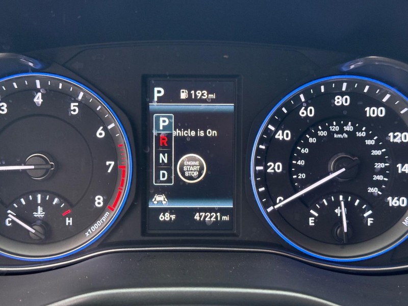 Hyundai Kona Vehicle Full-screen Gallery Image 23