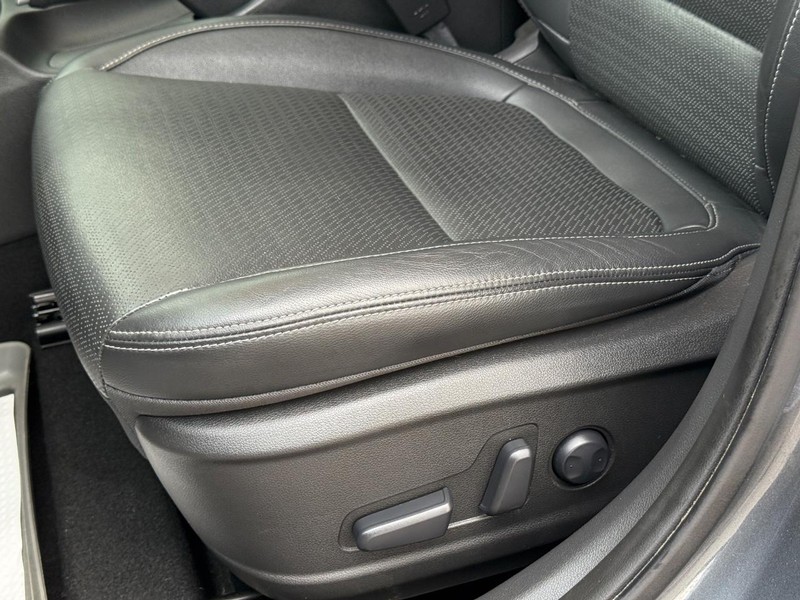 Hyundai Kona Vehicle Full-screen Gallery Image 27