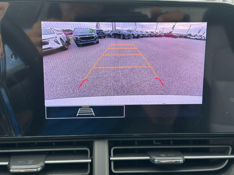 Chevrolet Trax Vehicle Full-screen Gallery Image 15