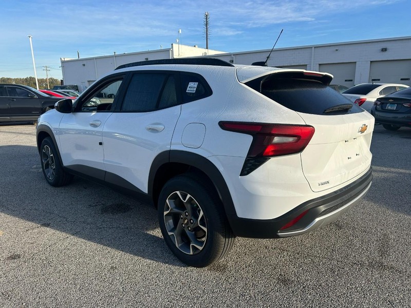 Chevrolet Trax Vehicle Full-screen Gallery Image 3