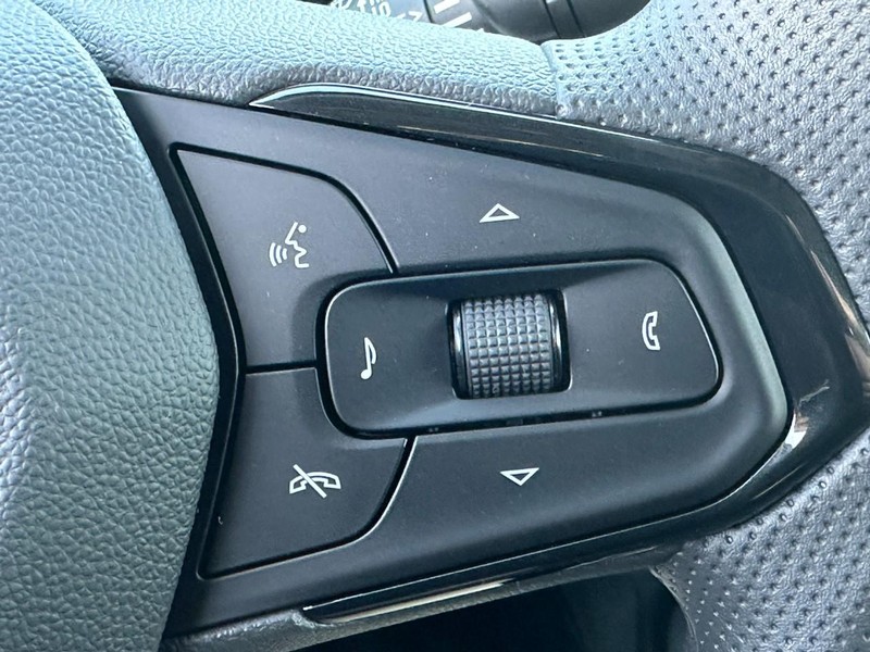 Chevrolet Trax Vehicle Full-screen Gallery Image 12