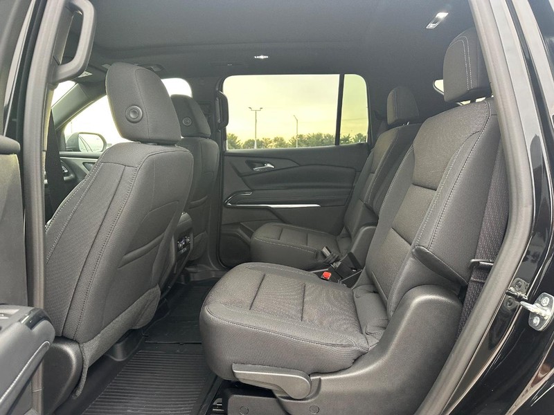 Chevrolet Traverse Vehicle Full-screen Gallery Image 6