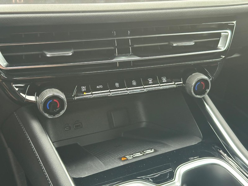 Chevrolet Traverse Vehicle Full-screen Gallery Image 14