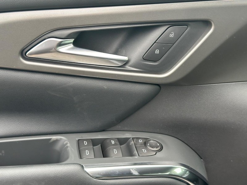 Chevrolet Traverse Vehicle Full-screen Gallery Image 16