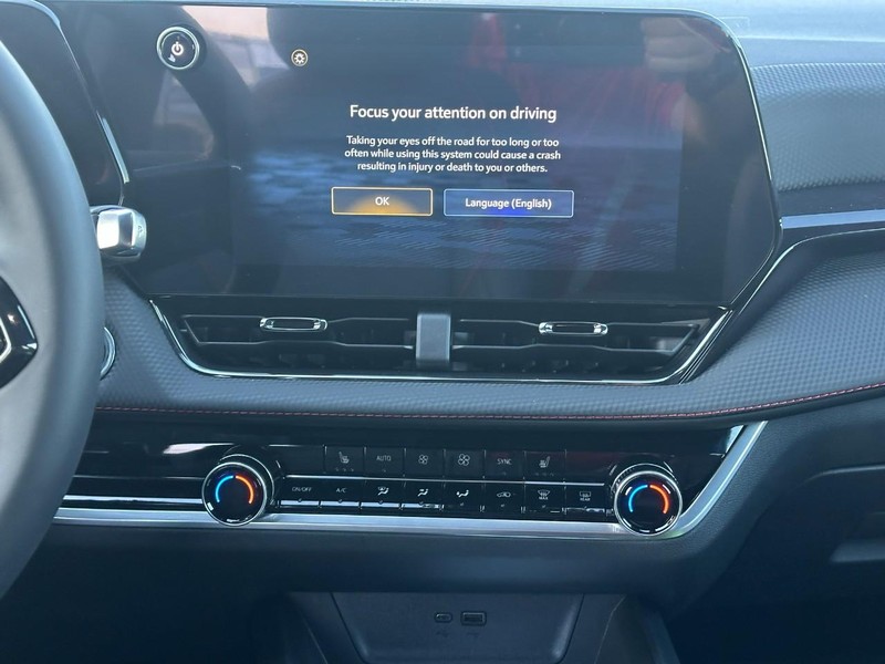 Chevrolet Equinox Vehicle Full-screen Gallery Image 7