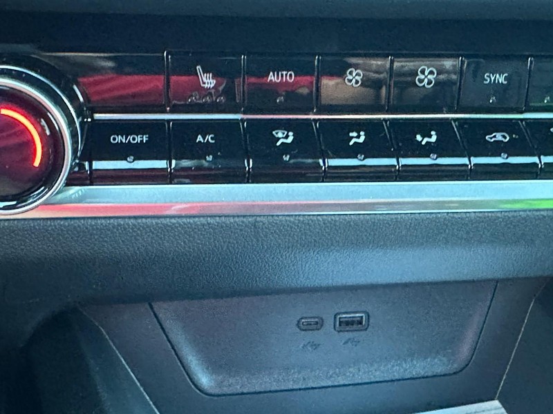 Chevrolet Equinox Vehicle Full-screen Gallery Image 14