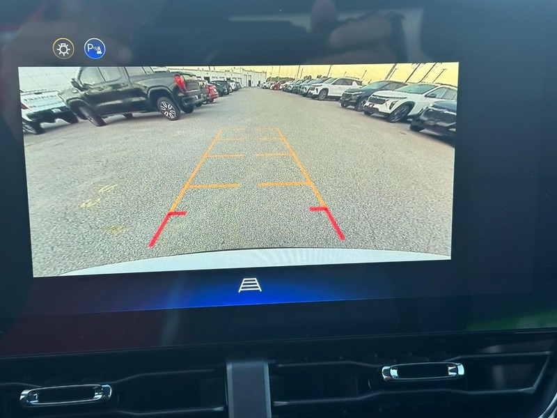 Chevrolet Equinox Vehicle Full-screen Gallery Image 15