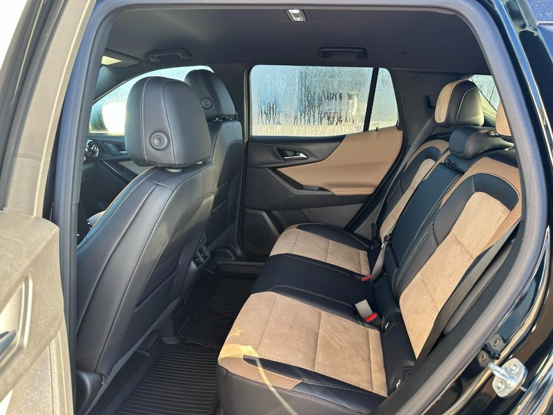 Chevrolet Equinox Vehicle Full-screen Gallery Image 4