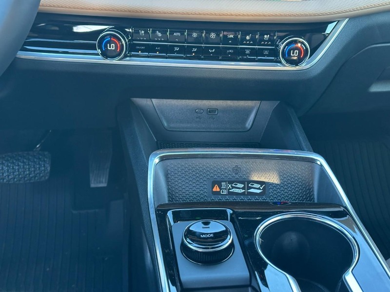 Chevrolet Equinox Vehicle Full-screen Gallery Image 8