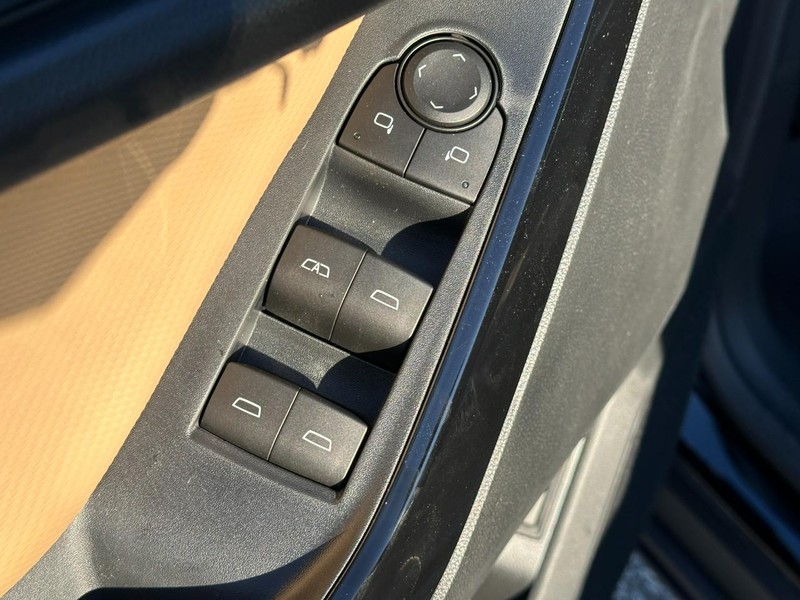 Chevrolet Equinox Vehicle Full-screen Gallery Image 9