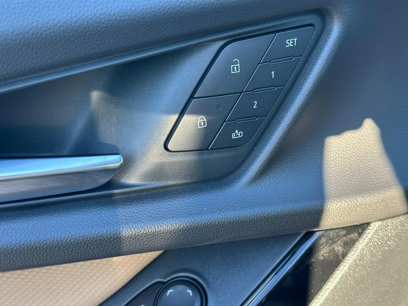 Chevrolet Equinox Vehicle Full-screen Gallery Image 10