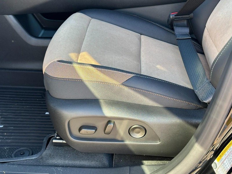 Chevrolet Equinox Vehicle Full-screen Gallery Image 11