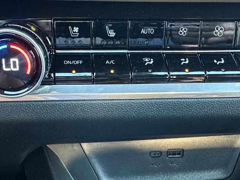 Chevrolet Equinox Vehicle Full-screen Gallery Image 14