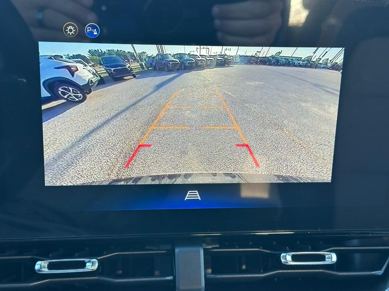 Chevrolet Equinox Vehicle Full-screen Gallery Image 15