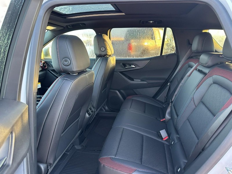 Chevrolet Equinox Vehicle Full-screen Gallery Image 4