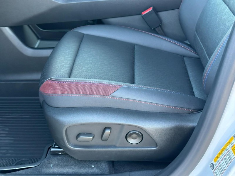 Chevrolet Equinox Vehicle Full-screen Gallery Image 11