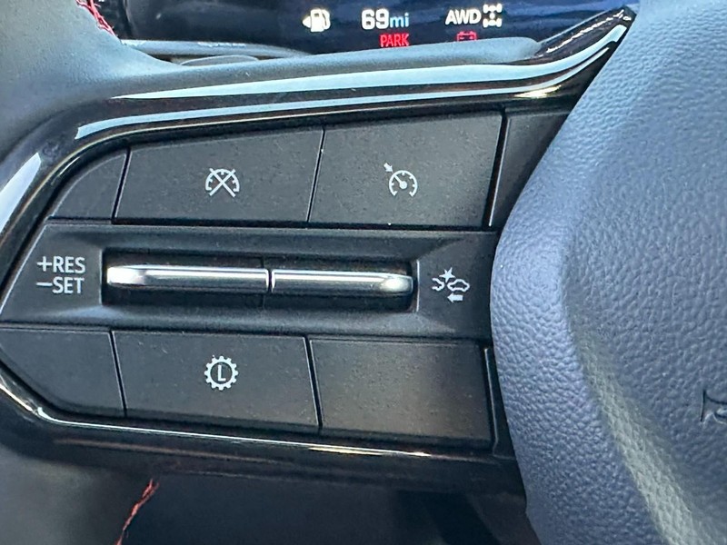 Chevrolet Equinox Vehicle Full-screen Gallery Image 12