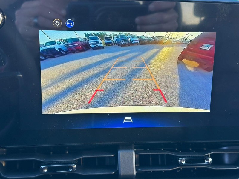 Chevrolet Equinox Vehicle Full-screen Gallery Image 16