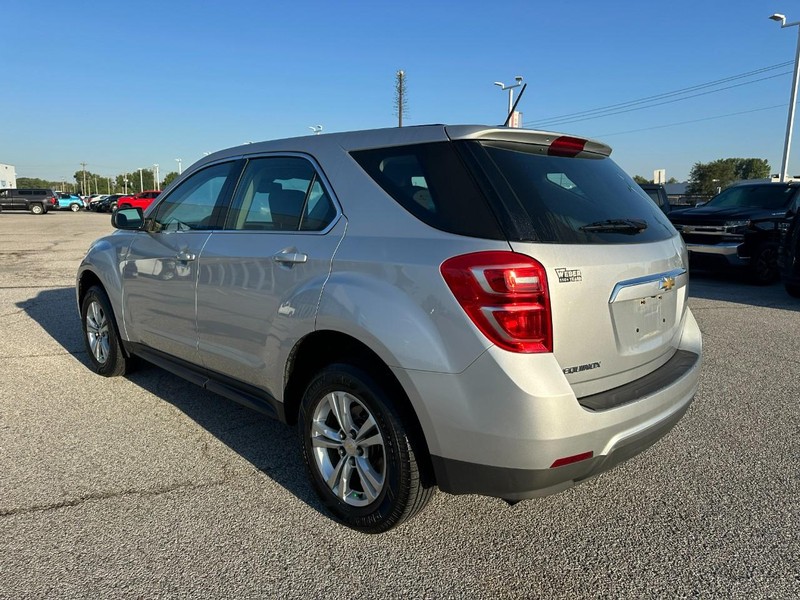 Chevrolet Equinox Vehicle Full-screen Gallery Image 3