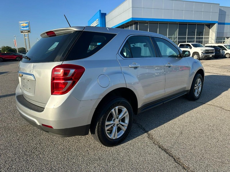 Chevrolet Equinox Vehicle Full-screen Gallery Image 6