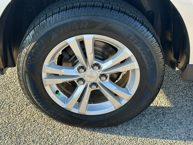 Chevrolet Equinox Vehicle Full-screen Gallery Image 7