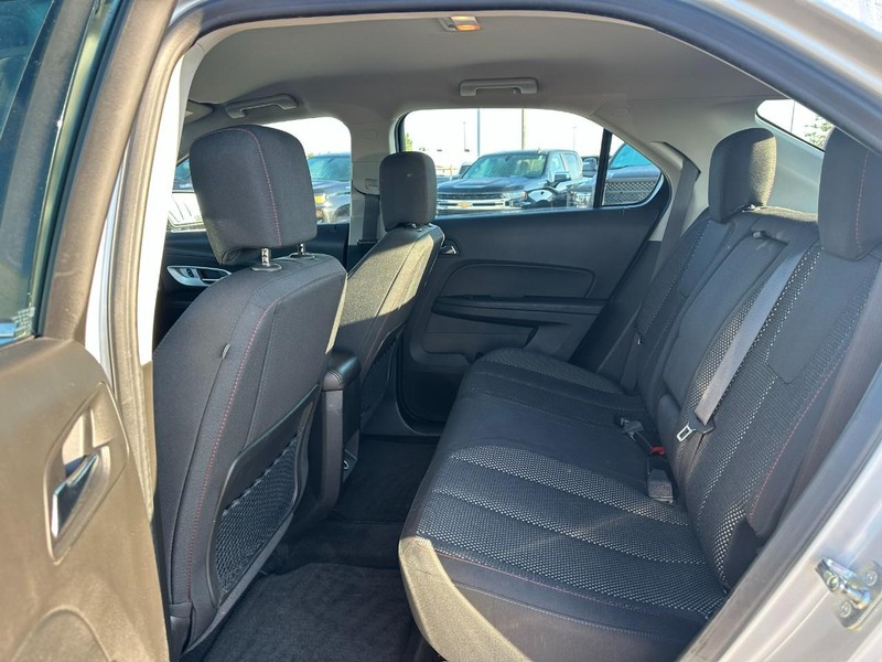 Chevrolet Equinox Vehicle Full-screen Gallery Image 10