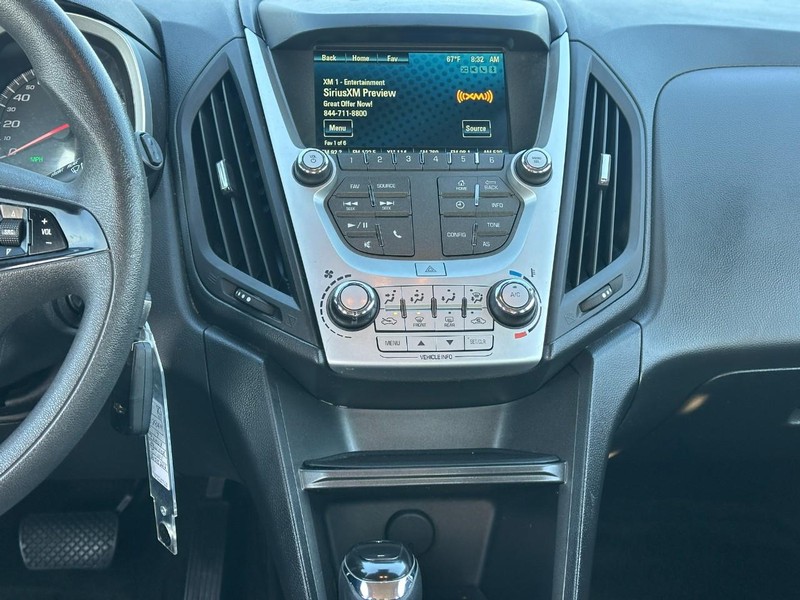Chevrolet Equinox Vehicle Full-screen Gallery Image 13