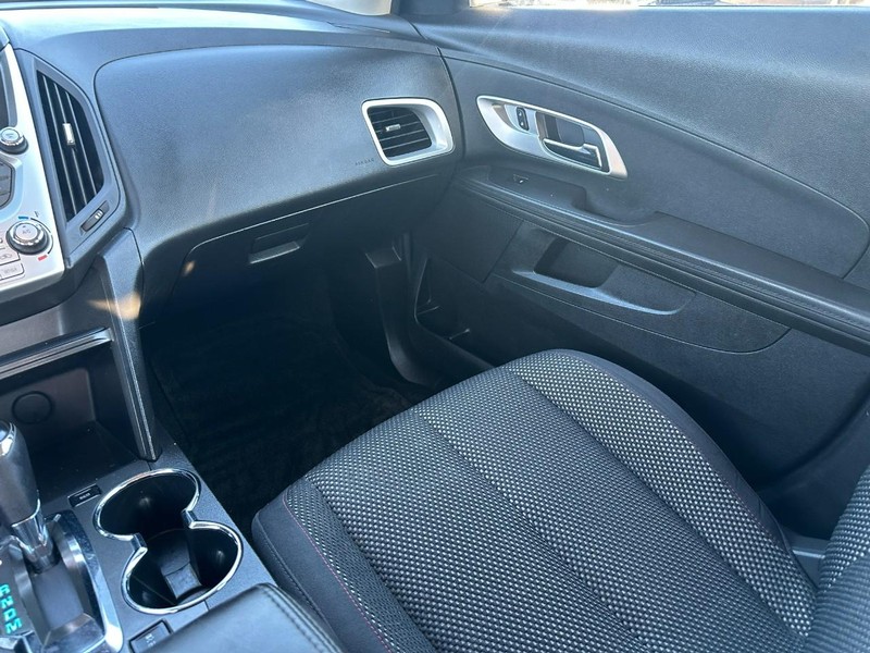 Chevrolet Equinox Vehicle Full-screen Gallery Image 15