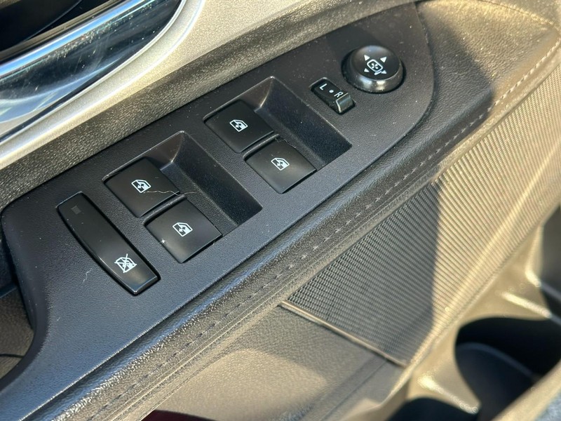 Chevrolet Equinox Vehicle Full-screen Gallery Image 16