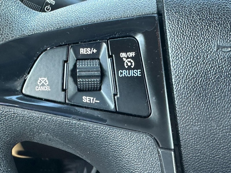 Chevrolet Equinox Vehicle Full-screen Gallery Image 18