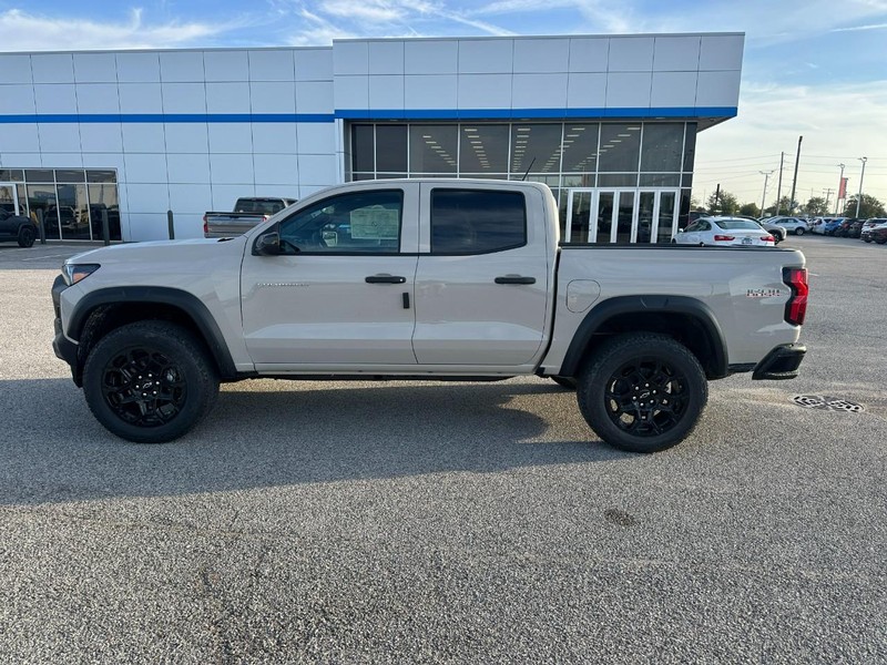 Chevrolet Colorado Vehicle Full-screen Gallery Image 2