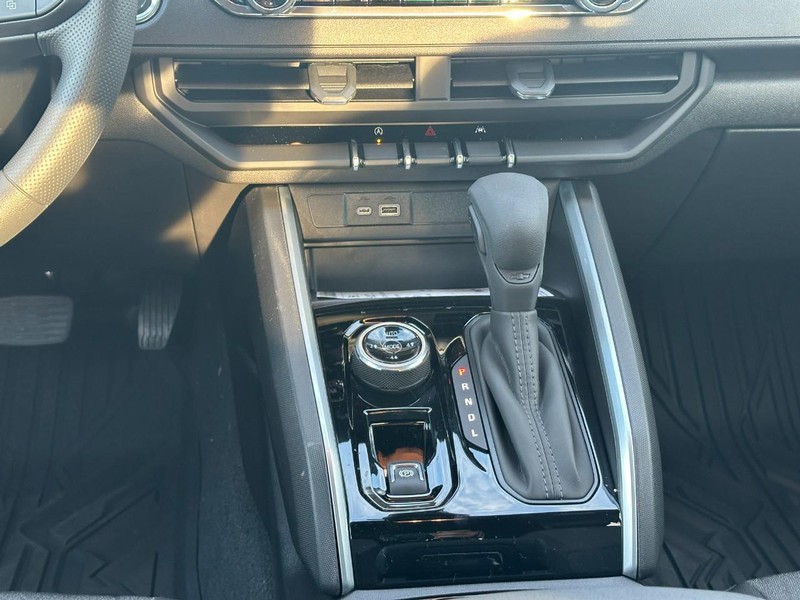 Chevrolet Colorado Vehicle Full-screen Gallery Image 8