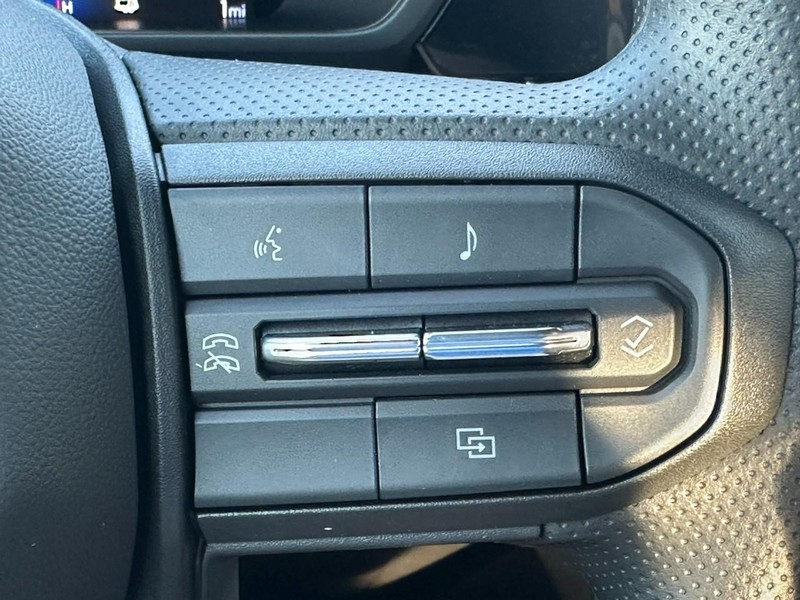 Chevrolet Colorado Vehicle Full-screen Gallery Image 12