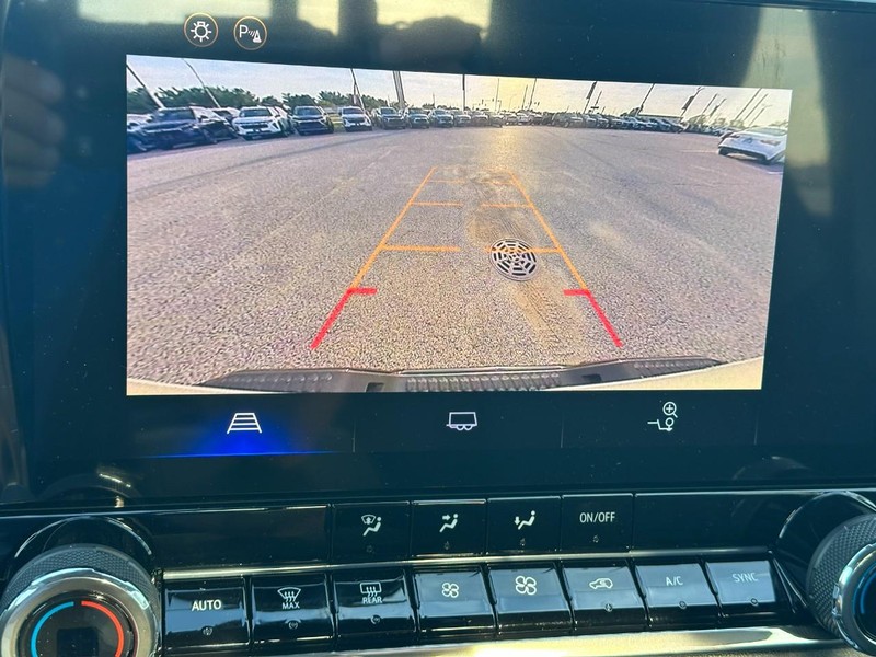 Chevrolet Colorado Vehicle Full-screen Gallery Image 13