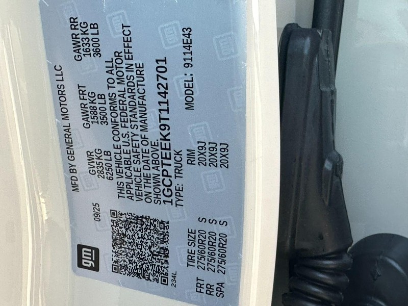 Chevrolet Colorado Vehicle Full-screen Gallery Image 14