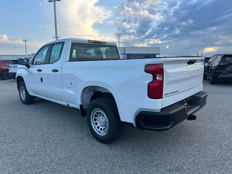 Chevrolet Silverado 1500 Vehicle Full-screen Gallery Image 3