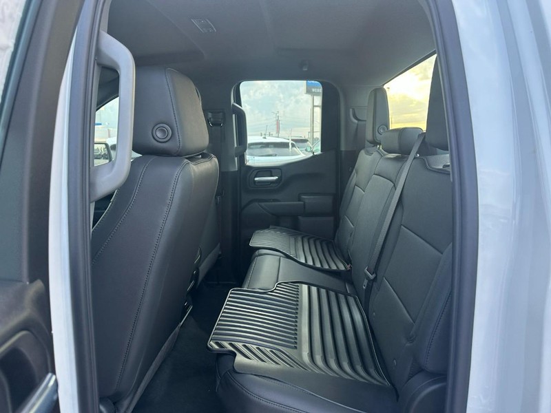 Chevrolet Silverado 1500 Vehicle Full-screen Gallery Image 4