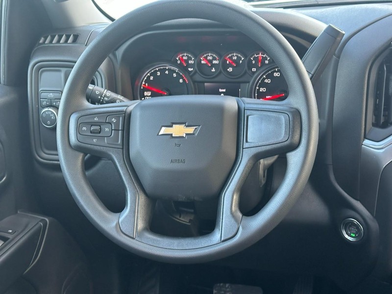 Chevrolet Silverado 1500 Vehicle Full-screen Gallery Image 6