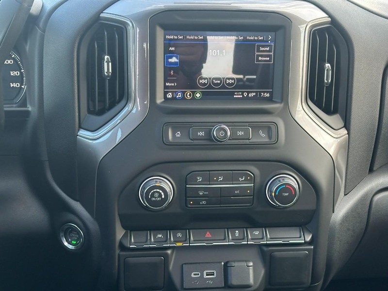 Chevrolet Silverado 1500 Vehicle Full-screen Gallery Image 7