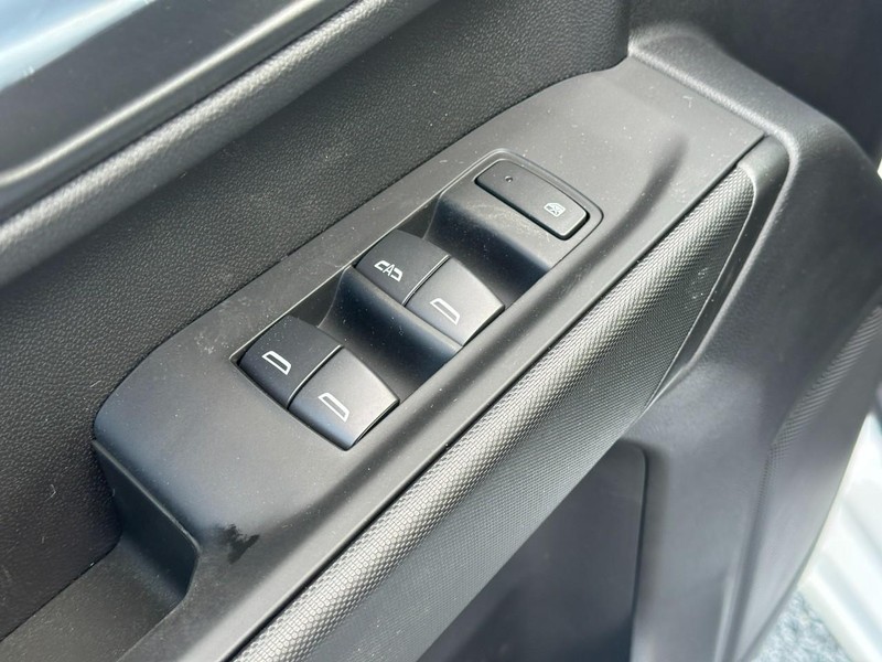 Chevrolet Silverado 1500 Vehicle Full-screen Gallery Image 9