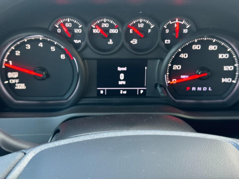 Chevrolet Silverado 1500 Vehicle Full-screen Gallery Image 12