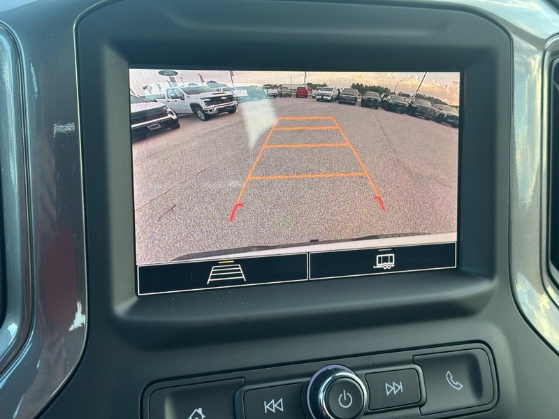 Chevrolet Silverado 1500 Vehicle Full-screen Gallery Image 13