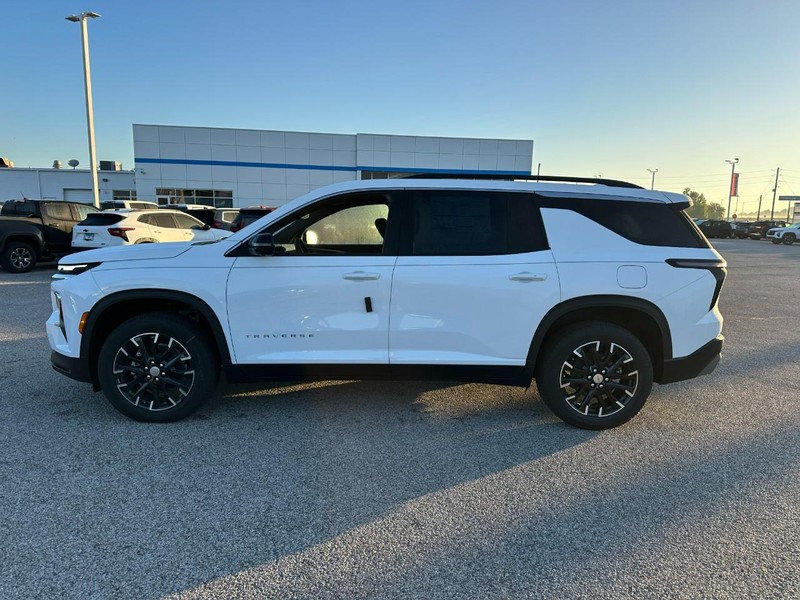 Chevrolet Traverse Vehicle Full-screen Gallery Image 2