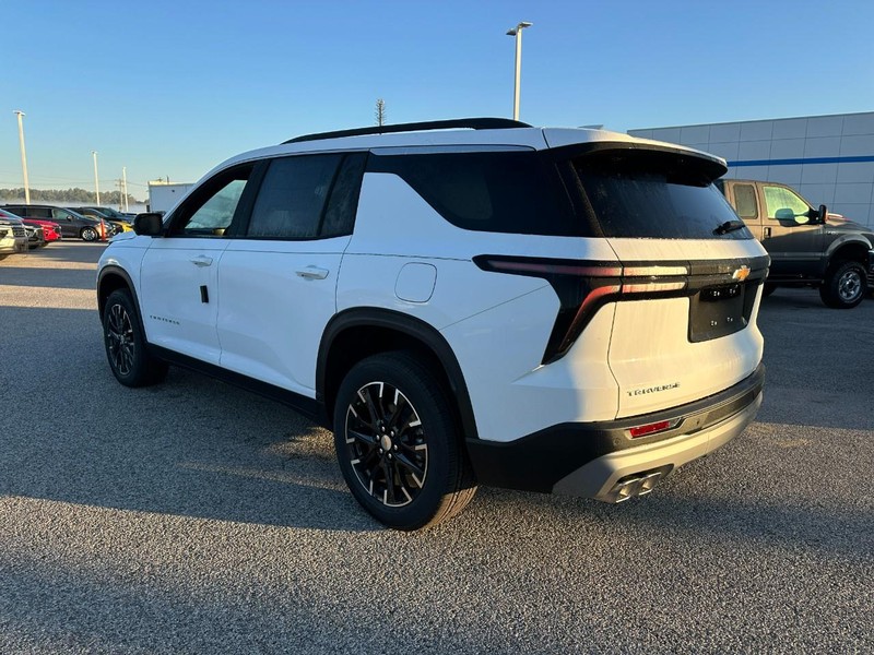 Chevrolet Traverse Vehicle Full-screen Gallery Image 3