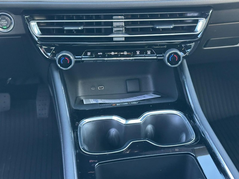 Chevrolet Traverse Vehicle Full-screen Gallery Image 10