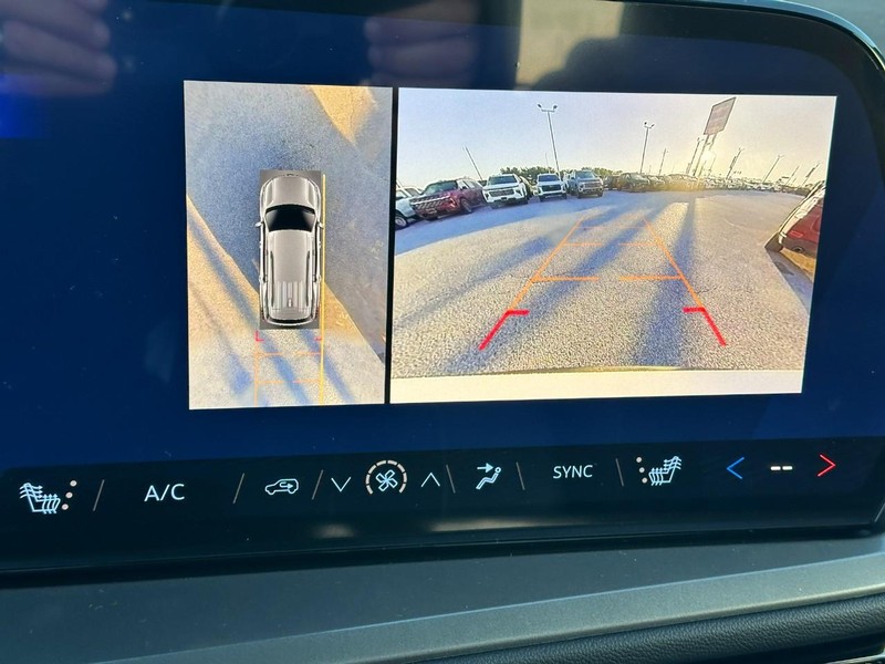 Chevrolet Traverse Vehicle Full-screen Gallery Image 16