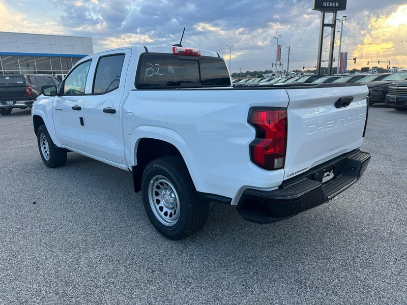 Chevrolet Colorado Vehicle Full-screen Gallery Image 3